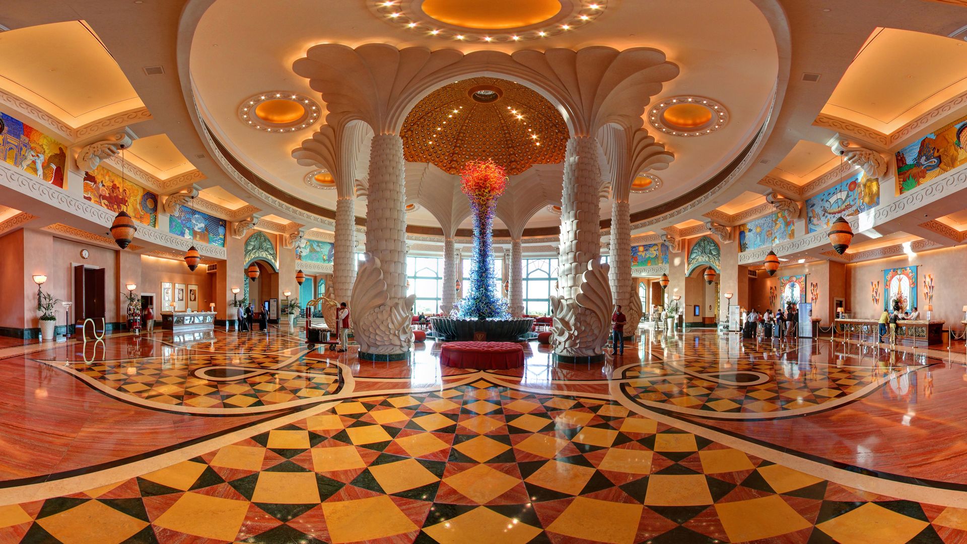 Hochwertige Hotellobby als Umfeld für Hospitality Marketing